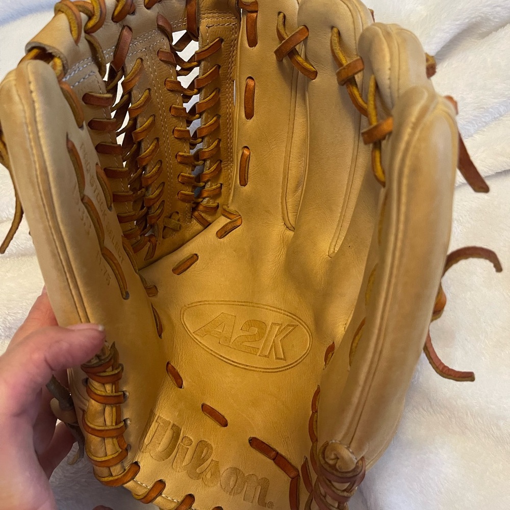 Wilson A2000 D33 11.75” Pitchers Glove